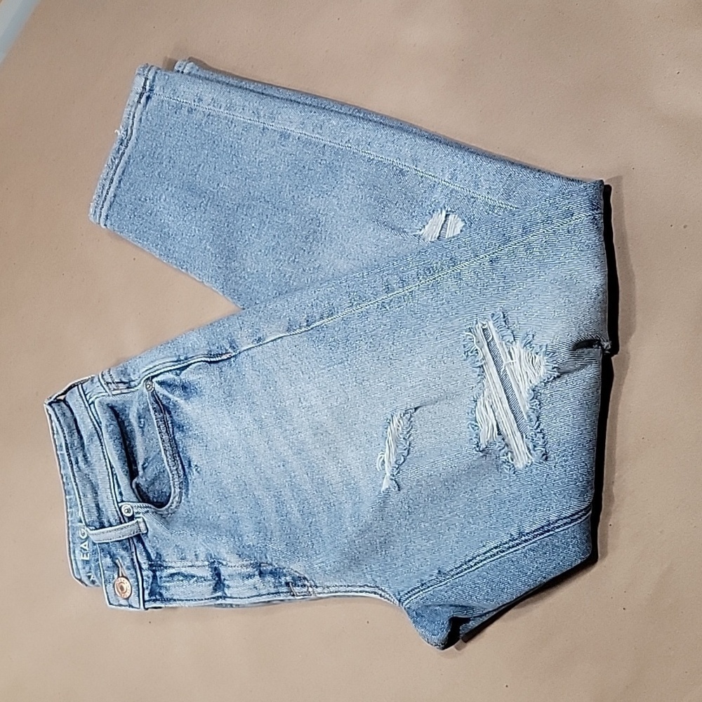 American Eagle, Size 0 X-Short Mom Jean, Light Wash Excellent Used Condition
